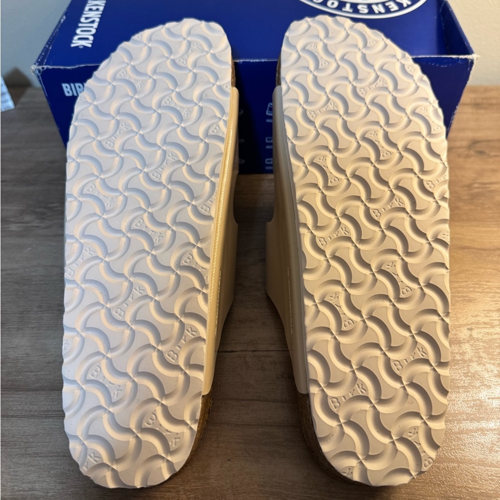 Birkenstock Arizona High Shine in Sand - Picture 6 of 11